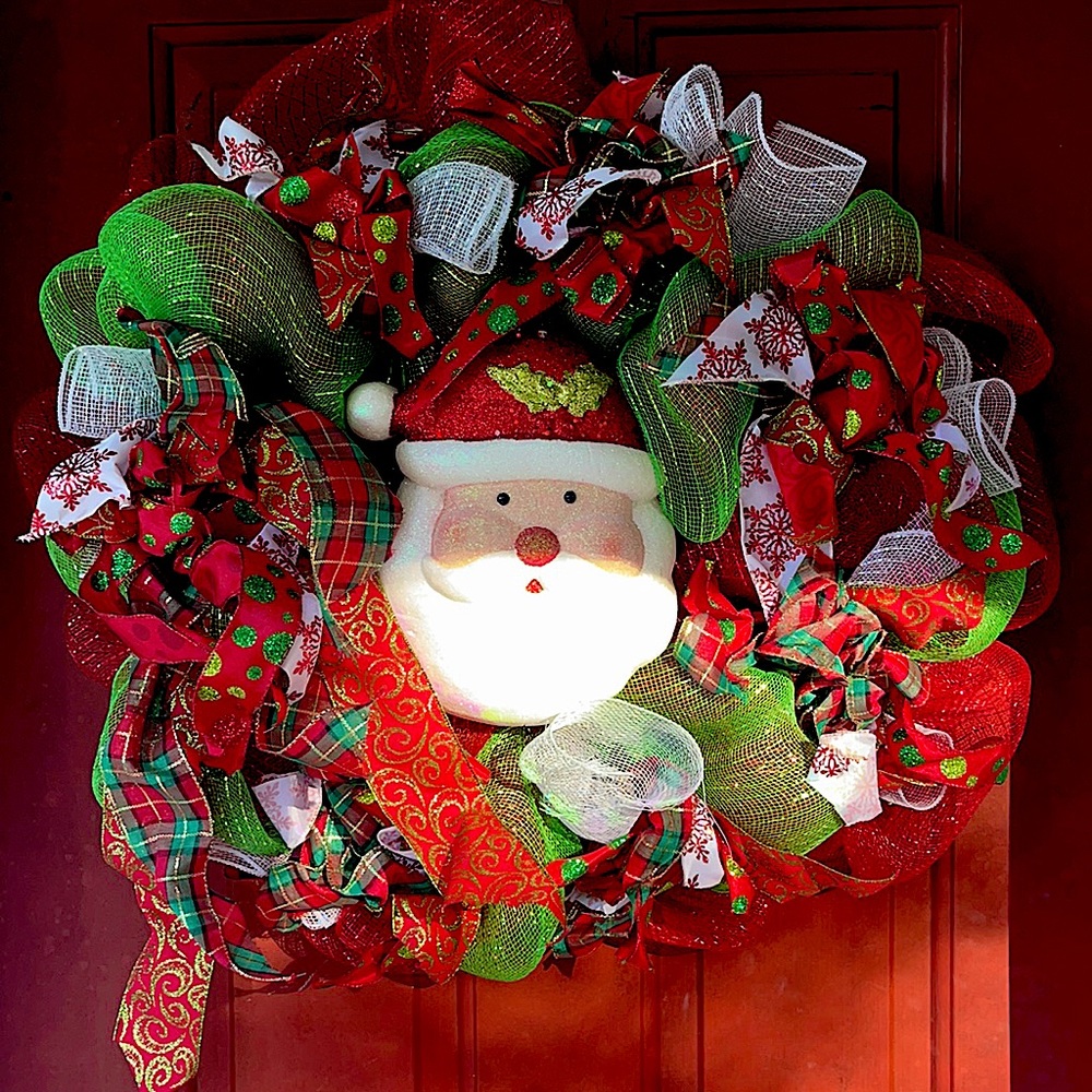 Santa clause wreath. Hang on the outside or inside of your door.Great condition